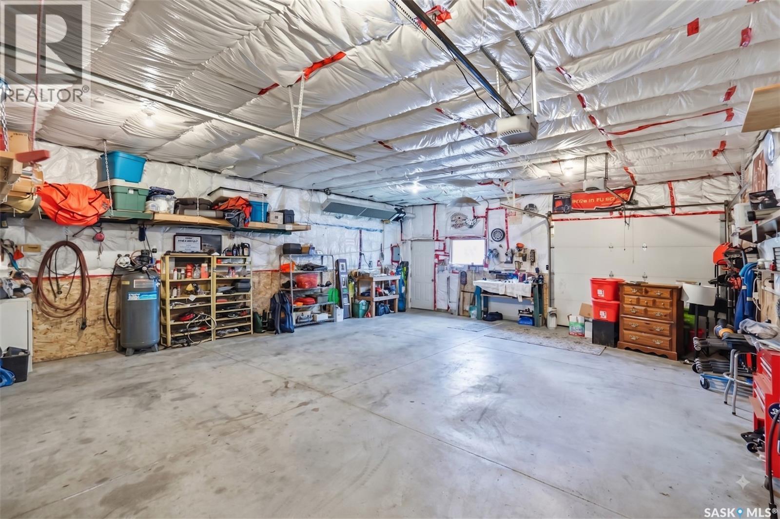131 Ottawa Avenue S, Saskatoon, SK - Indoor Photo Showing Garage