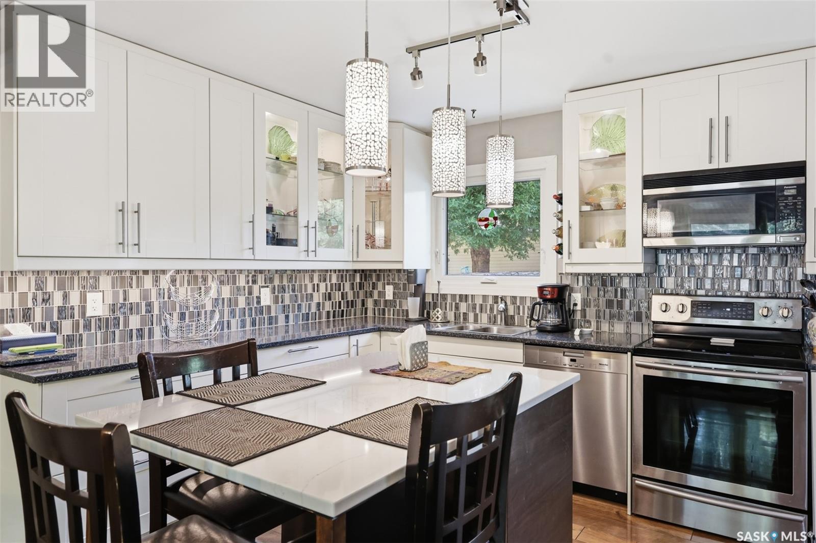 131 Ottawa Avenue S, Saskatoon, SK - Indoor