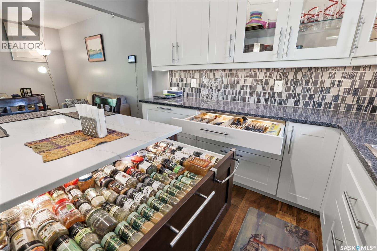 131 Ottawa Avenue S, Saskatoon, SK - Indoor