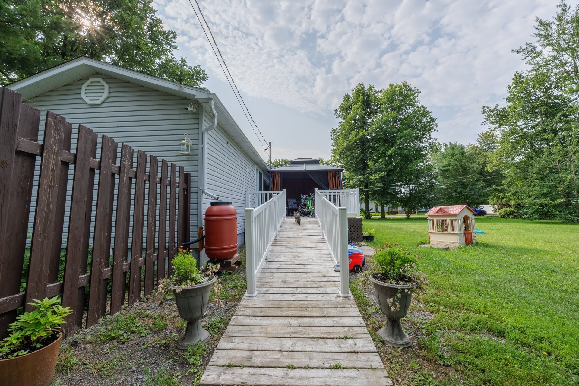 Courtyard - 1500 Rue Rolland, Les Cèdres, QC - Outdoor