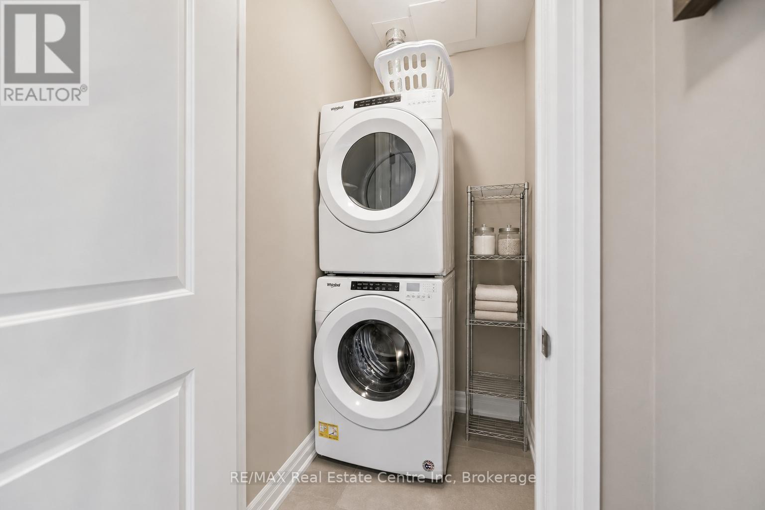 605 - 1878 Gordon Street, Guelph (Pineridge/Westminster Woods), ON - Indoor Photo Showing Laundry Room