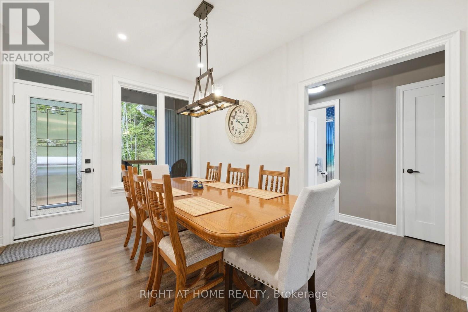48 Nicole Boulevard, Tiny, ON - Indoor Photo Showing Dining Room