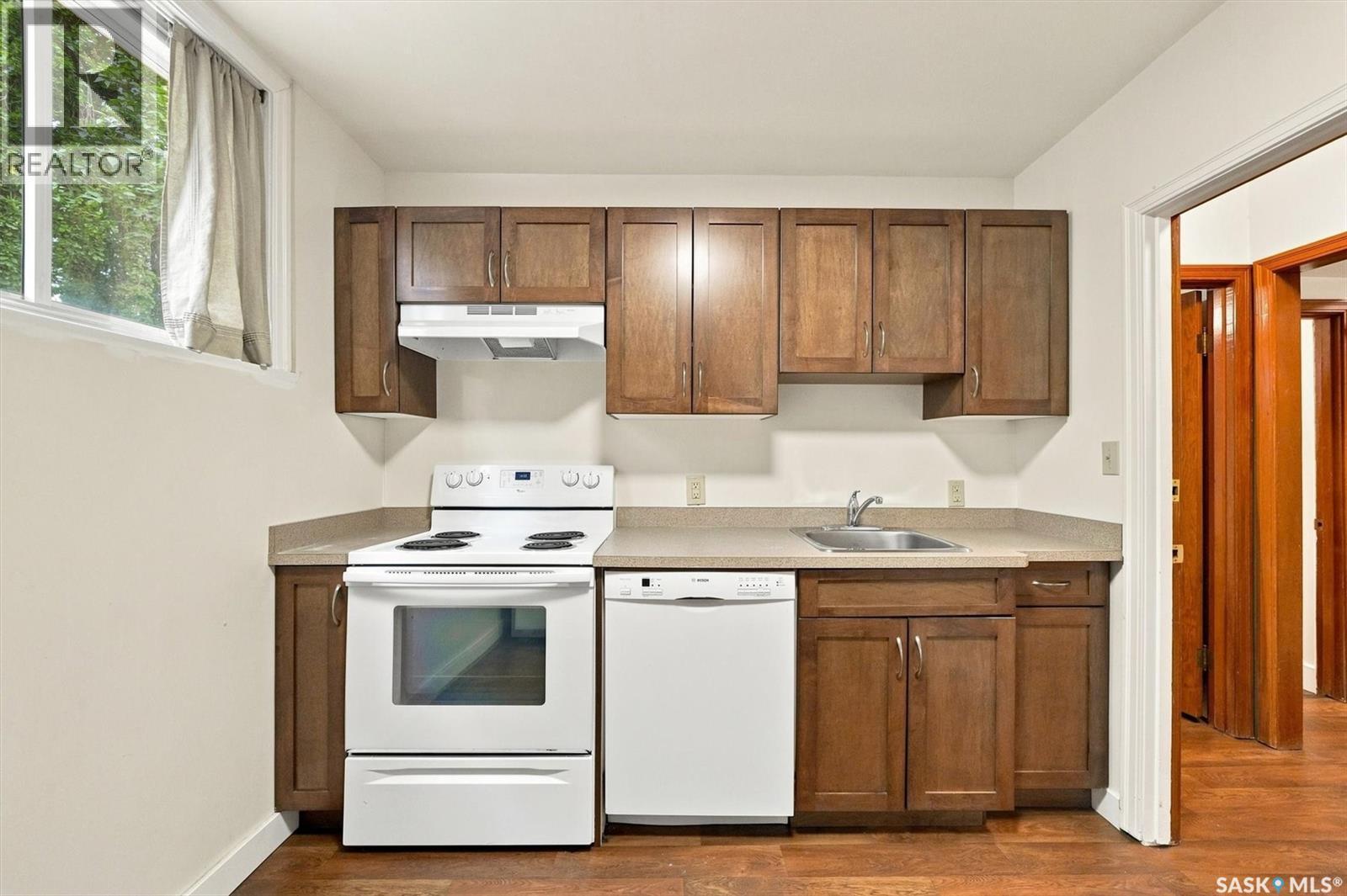1325 Temperance Street, Saskatoon, SK - Indoor Photo Showing Kitchen