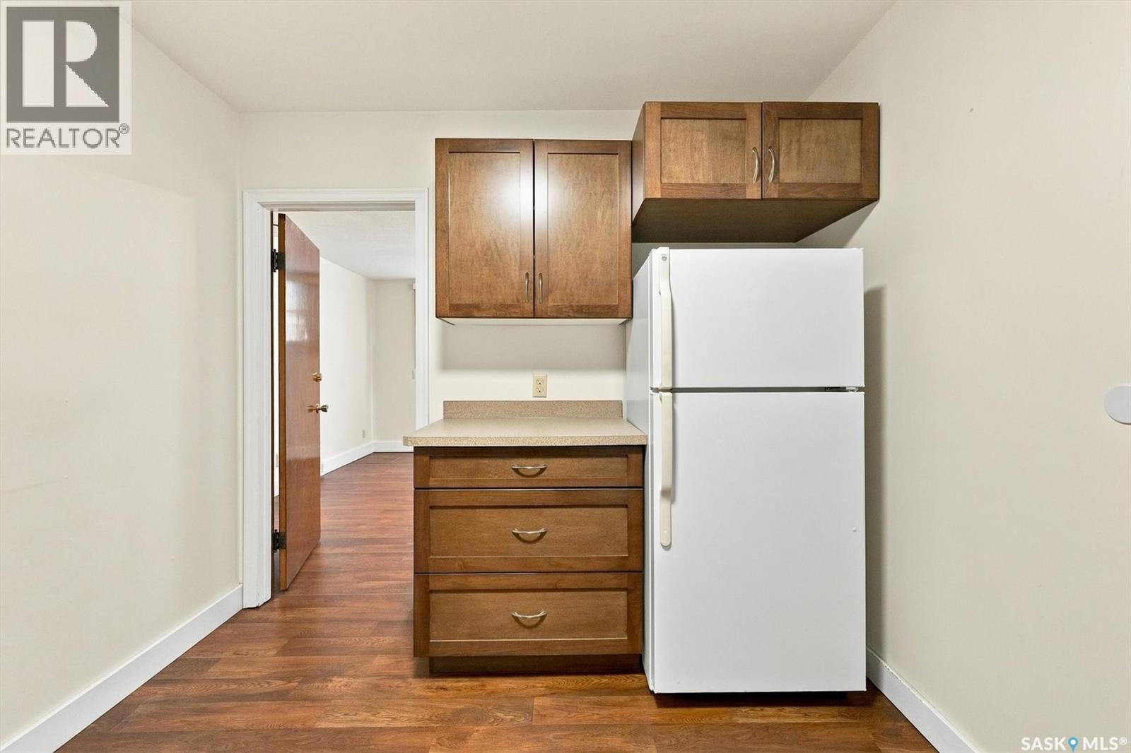 1325 Temperance Street, Saskatoon, SK - Indoor Photo Showing Kitchen
