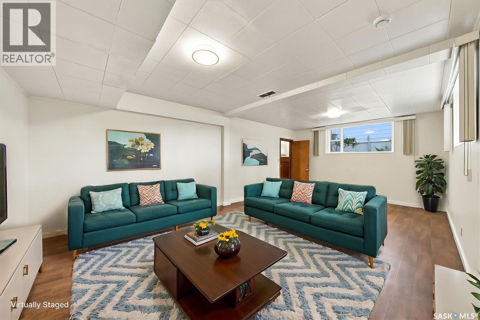 1325 Temperance Street, Saskatoon, SK - Indoor Photo Showing Living Room
