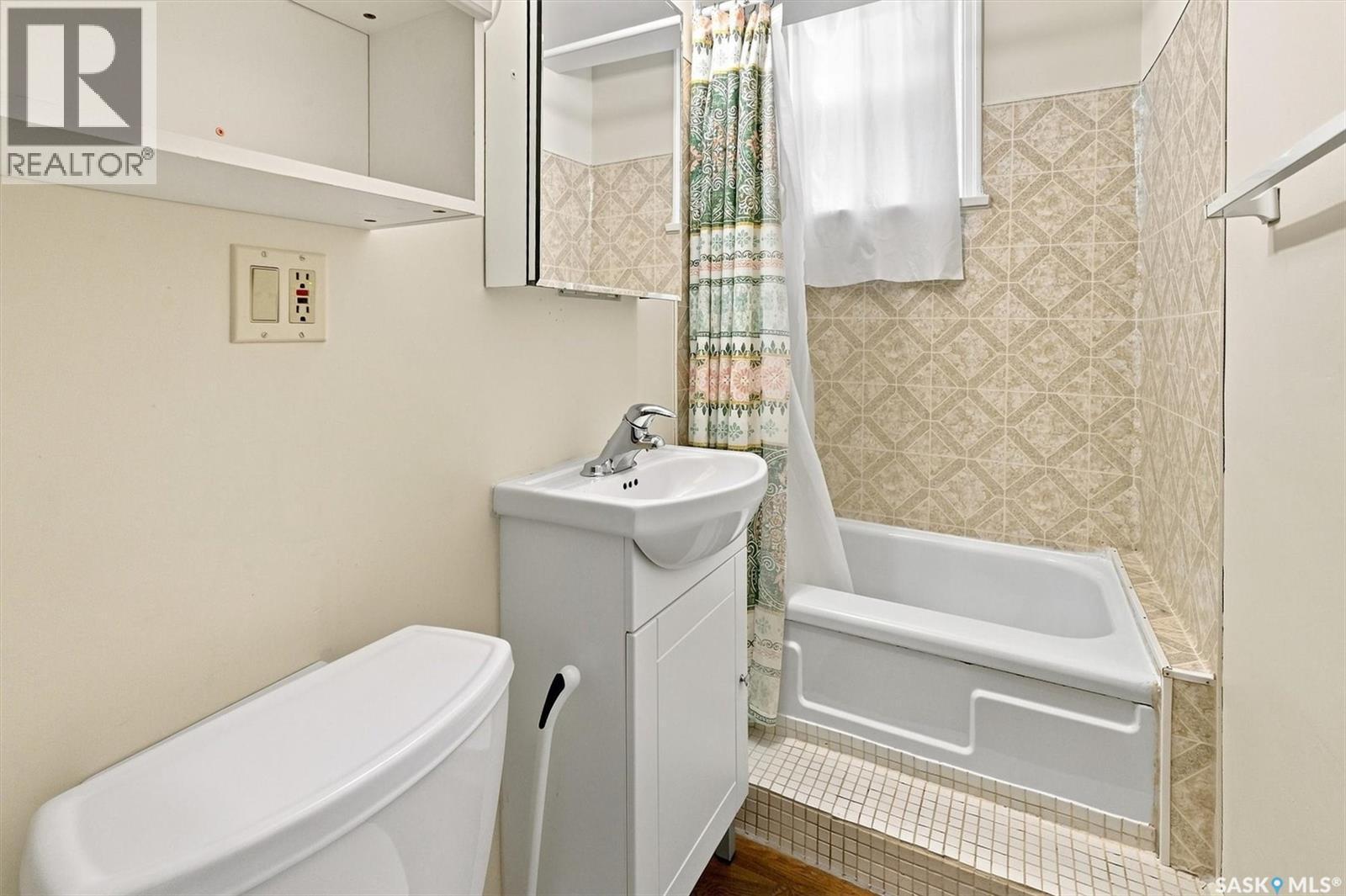 1325 Temperance Street, Saskatoon, SK - Indoor Photo Showing Bathroom