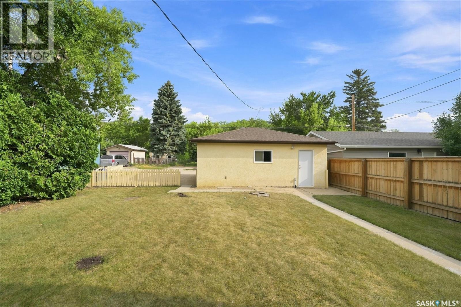 1325 Temperance Street, Saskatoon, SK - Outdoor
