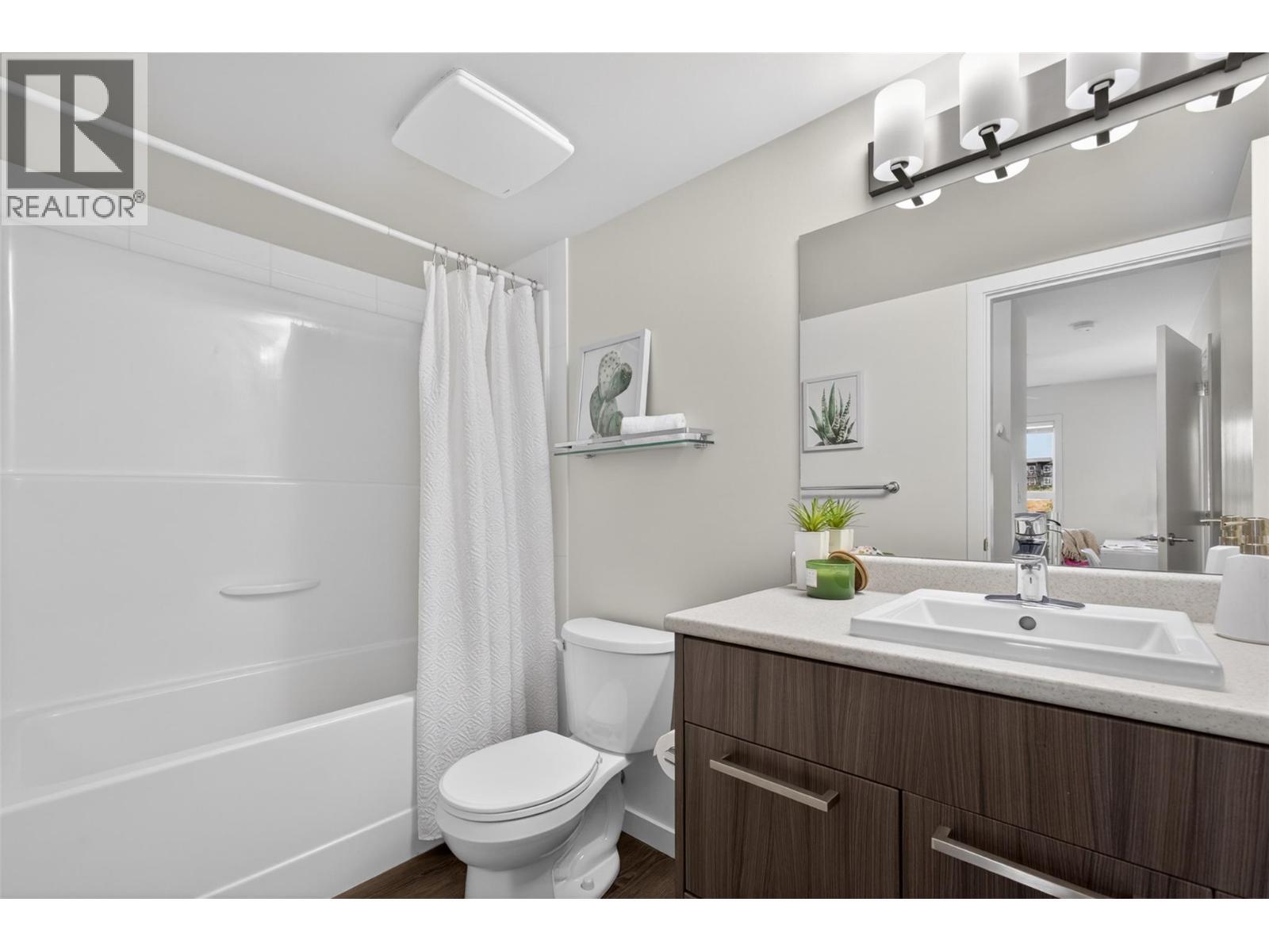 881 Academy Way Unit# 312, Kelowna, BC - Indoor Photo Showing Bathroom