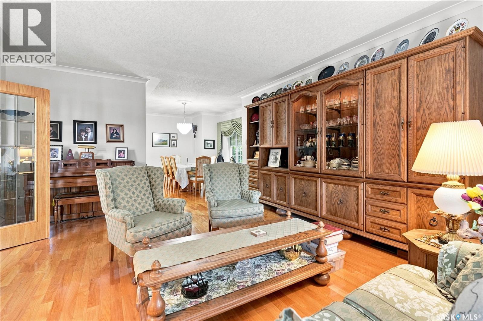 10 Ruby Place, Edenwold Rm No.158, SK - Indoor Photo Showing Living Room