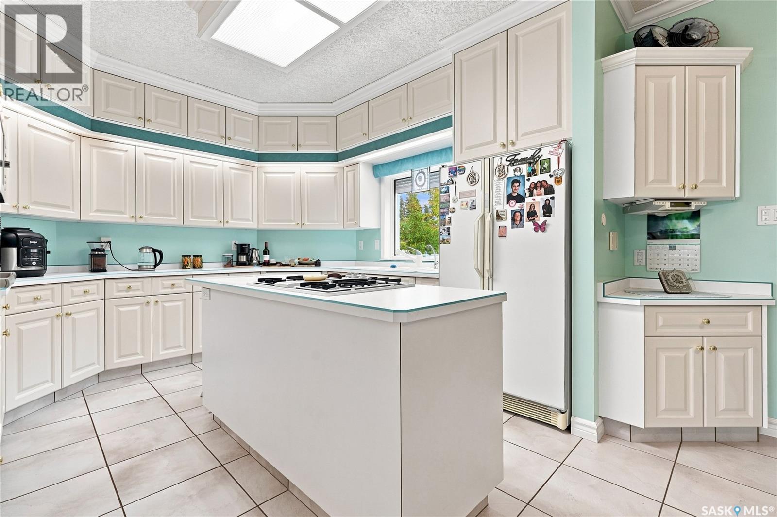 10 Ruby Place, Edenwold Rm No.158, SK - Indoor Photo Showing Kitchen