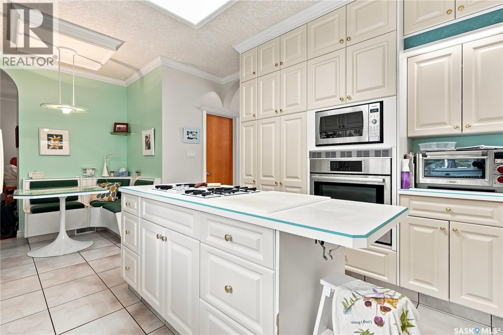 10 Ruby Place, Edenwold Rm No.158, SK - Indoor Photo Showing Kitchen