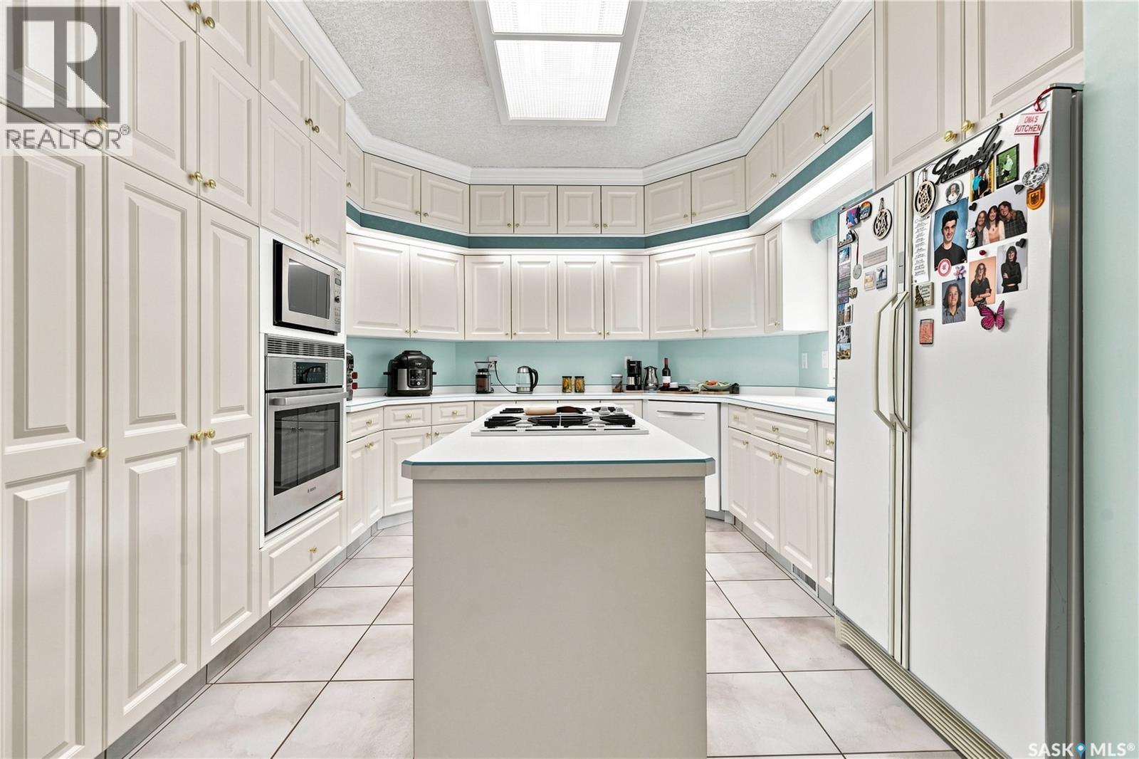 10 Ruby Place, Edenwold Rm No.158, SK - Indoor Photo Showing Kitchen
