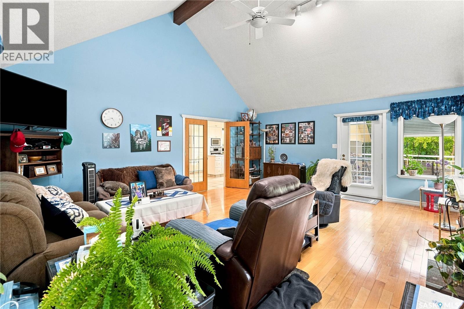 10 Ruby Place, Edenwold Rm No.158, SK - Indoor Photo Showing Living Room