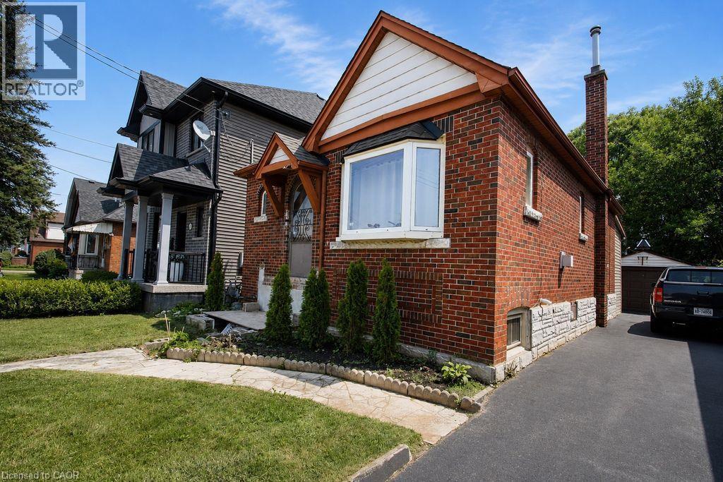 35 Barons Avenue S, Hamilton, ON - Outdoor