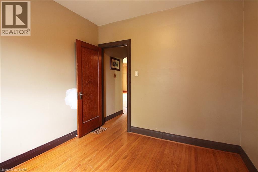 Bedroom 2 - 35 Barons Avenue S, Hamilton, ON - Indoor Photo Showing Other Room