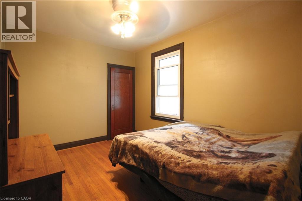 35 Barons Avenue S, Hamilton, ON - Indoor Photo Showing Bedroom