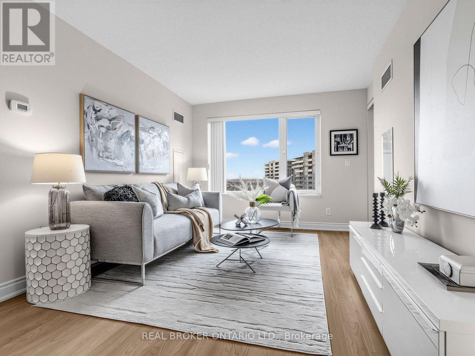 1012 - 233 South Park Road, Markham, ON - Indoor Photo Showing Living Room