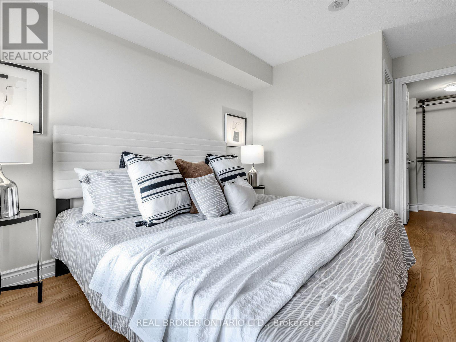 Primary Bedroom - 1012 - 233 South Park Road, Markham, ON - Indoor Photo Showing Bedroom