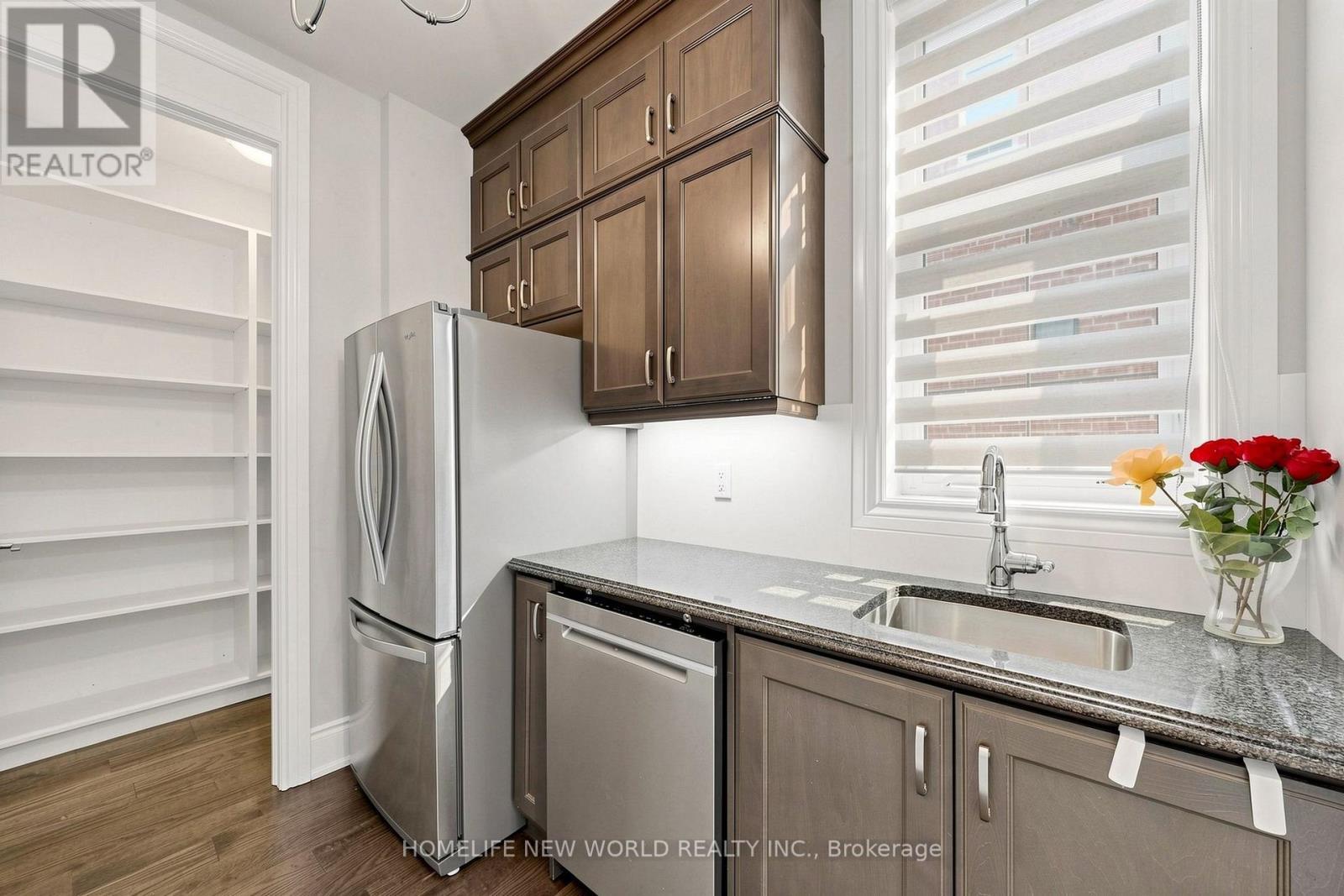 62 Ridgepoint Road, Vaughan, ON - Indoor Photo Showing Kitchen With Stainless Steel Kitchen