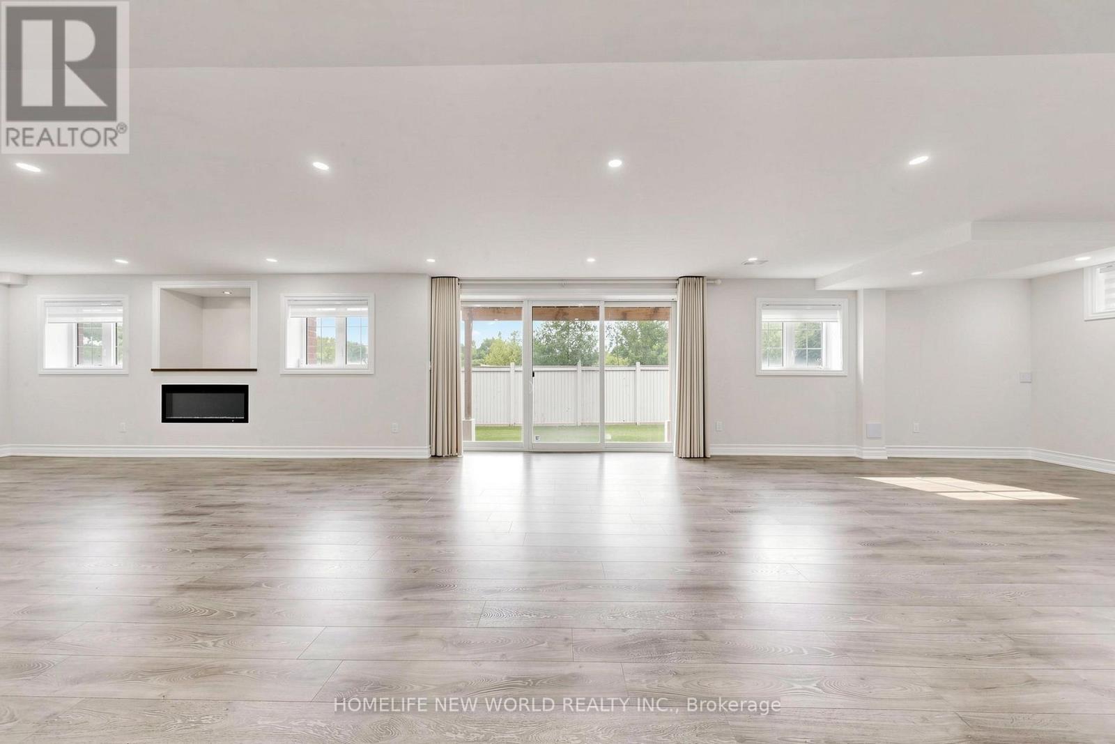 62 Ridgepoint Road, Vaughan, ON - Indoor Photo Showing Living Room
