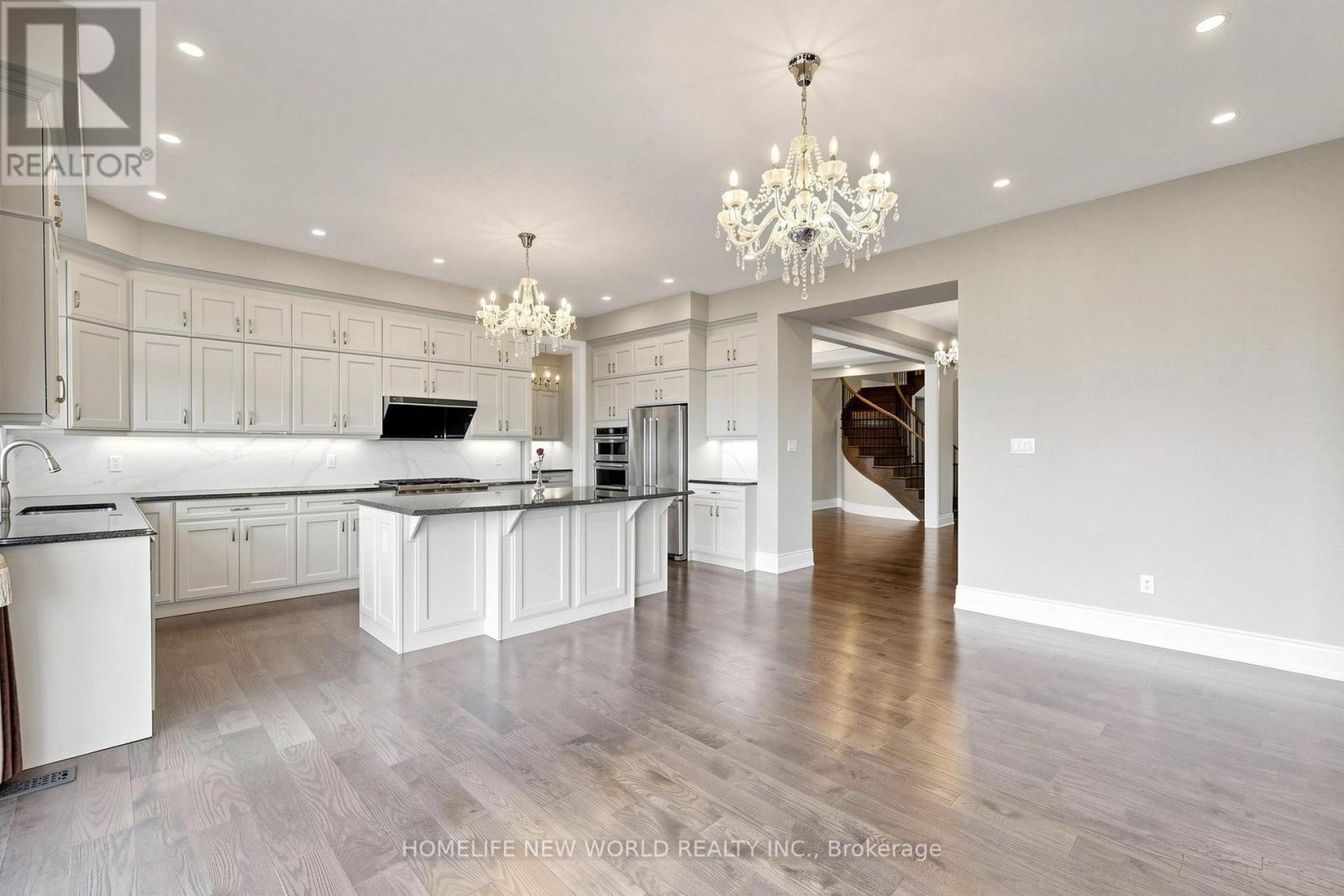 62 Ridgepoint Road, Vaughan, ON - Indoor Photo Showing Kitchen With Upgraded Kitchen
