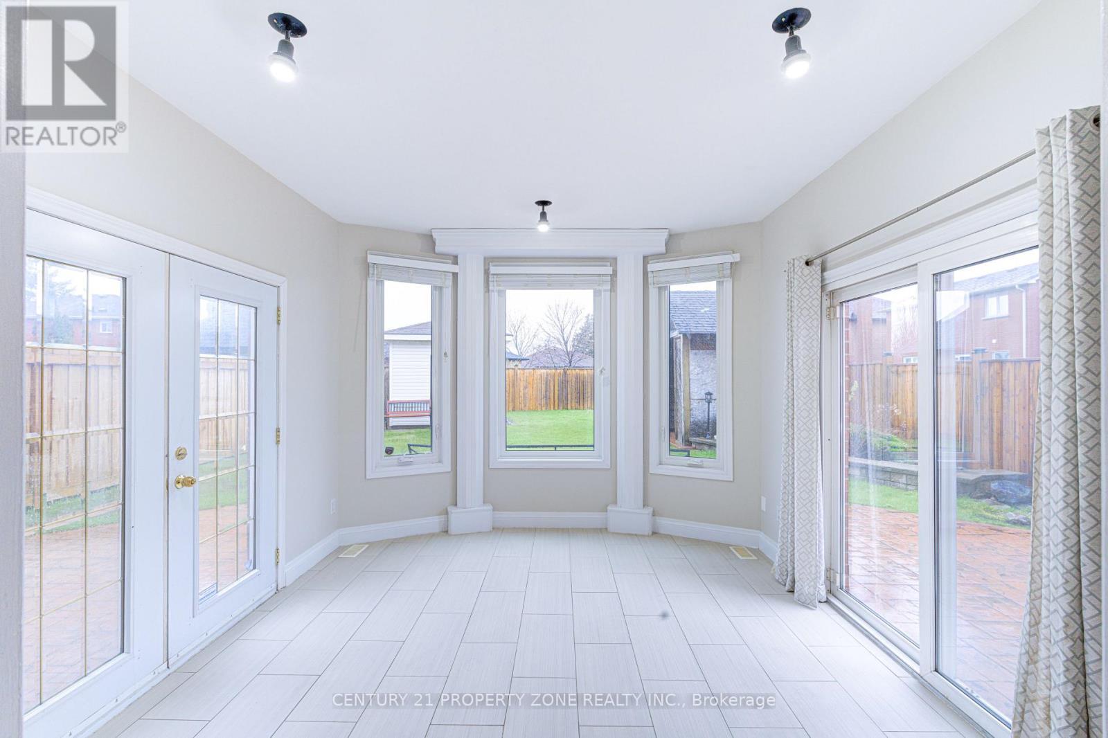 4 Compton Court, Caledon, ON - Indoor Photo Showing Other Room