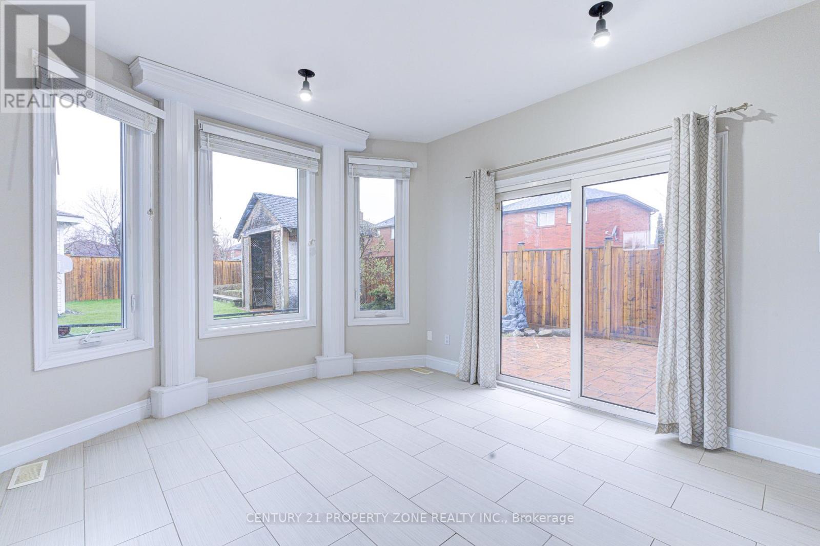 4 Compton Court, Caledon, ON - Indoor Photo Showing Other Room