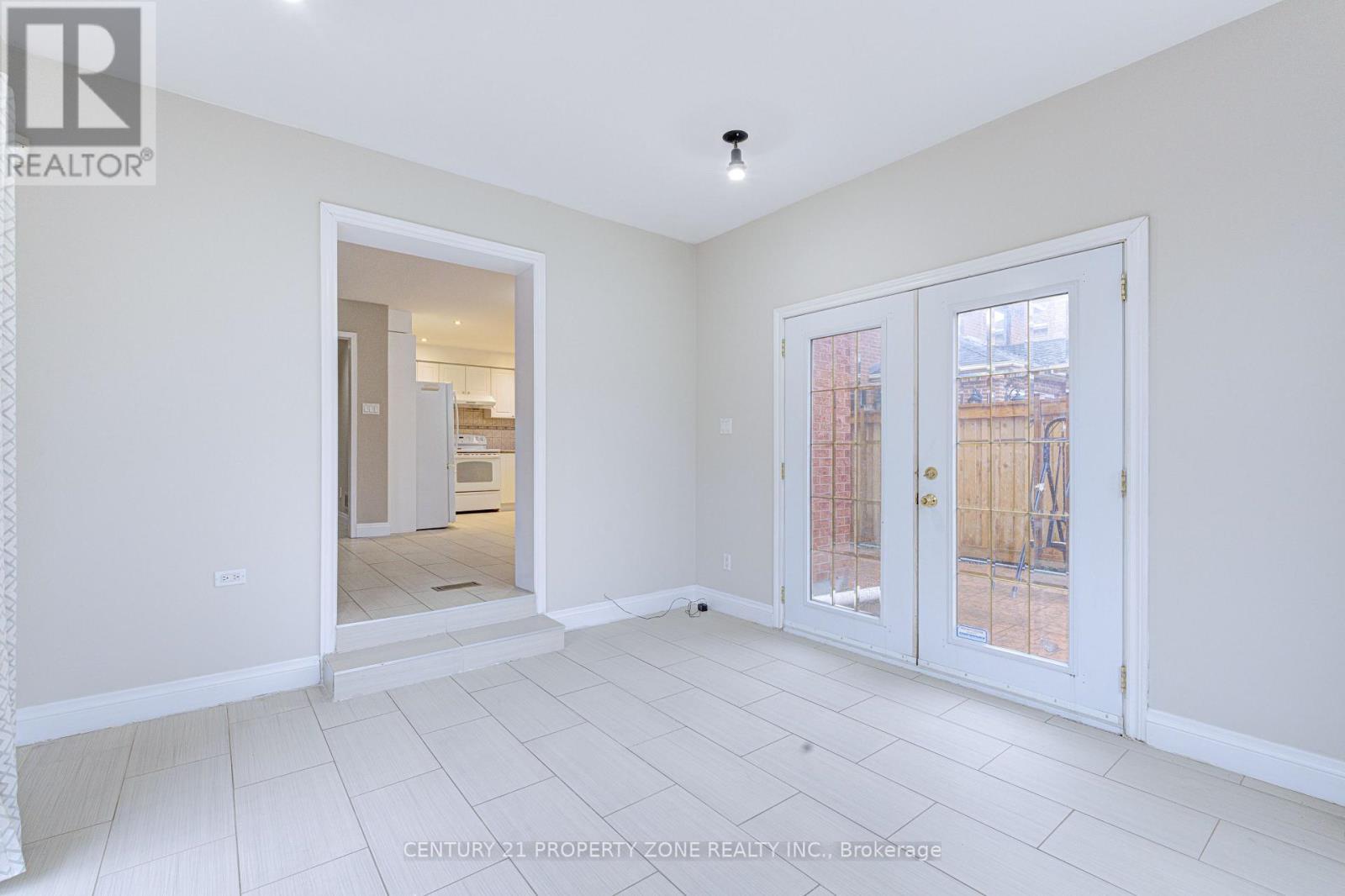 4 Compton Court, Caledon, ON - Indoor Photo Showing Other Room