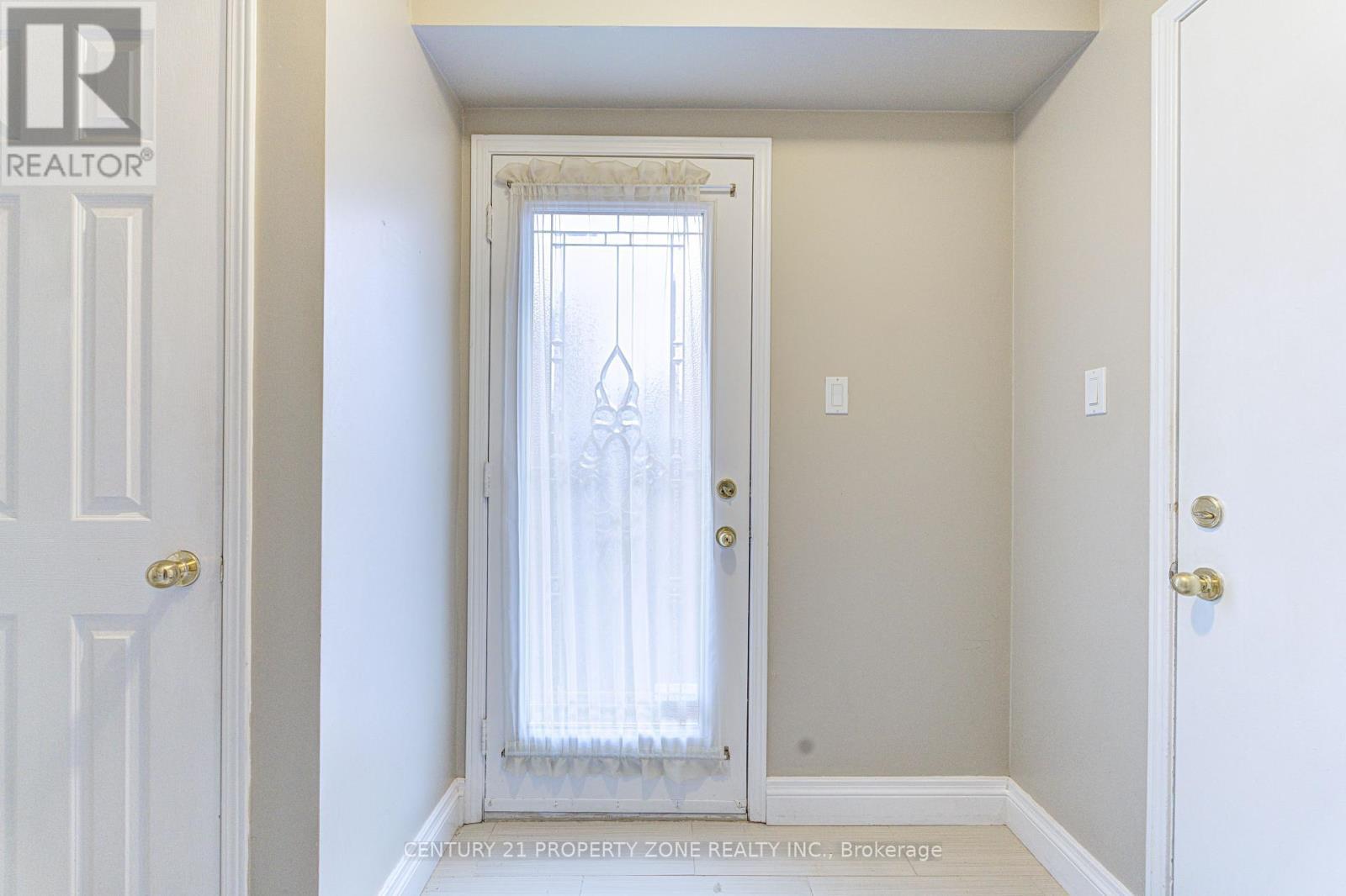 4 Compton Court, Caledon, ON - Indoor Photo Showing Other Room