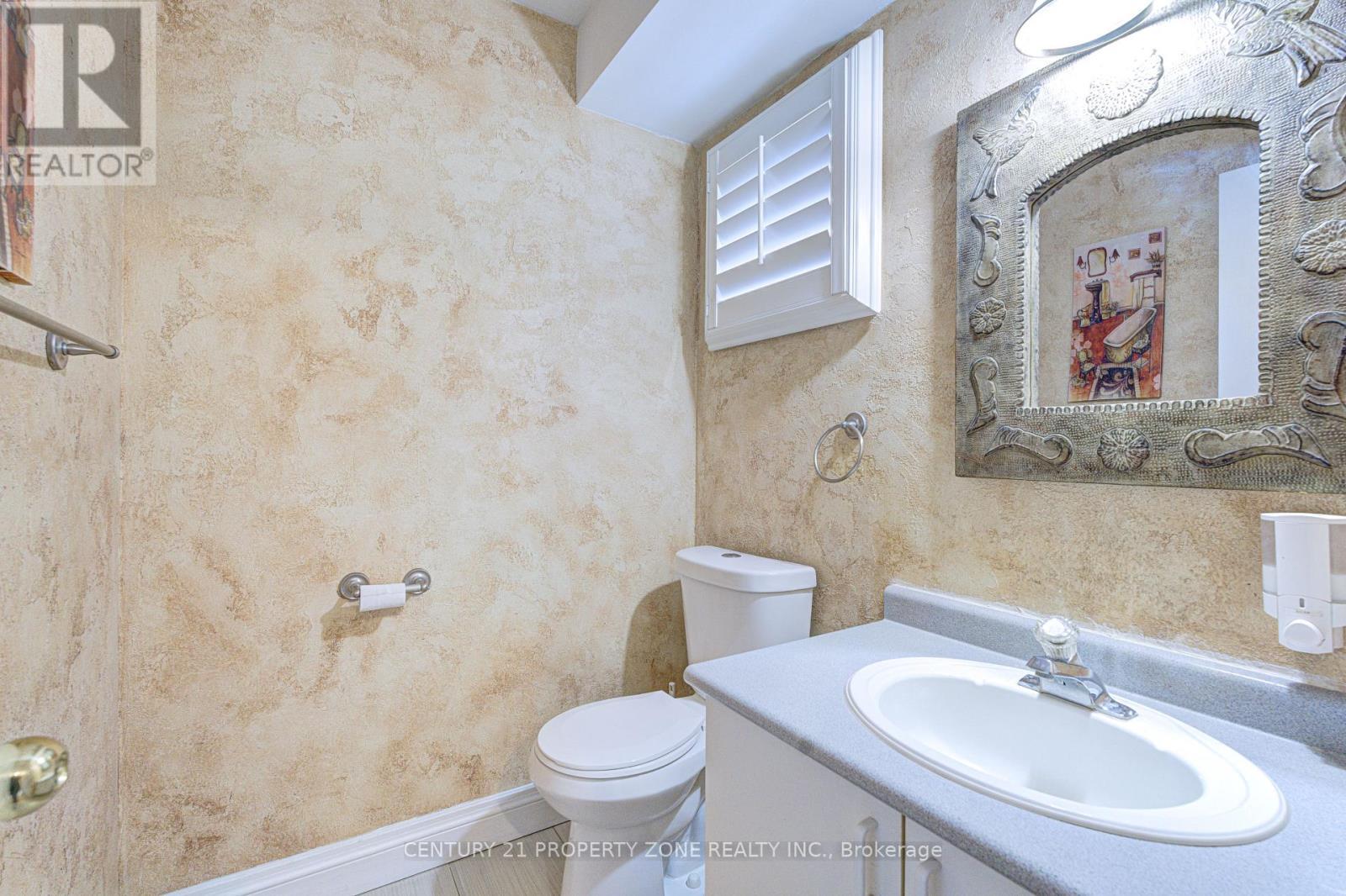 4 Compton Court, Caledon, ON - Indoor Photo Showing Bathroom