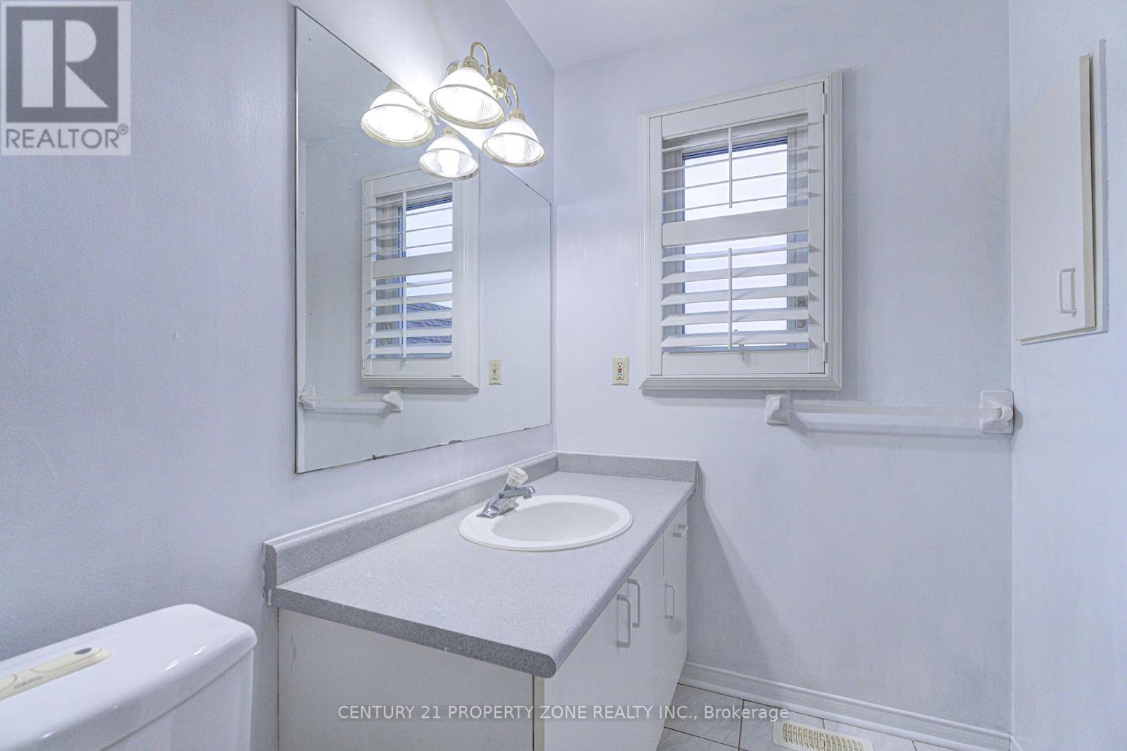 4 Compton Court, Caledon, ON - Indoor Photo Showing Bathroom