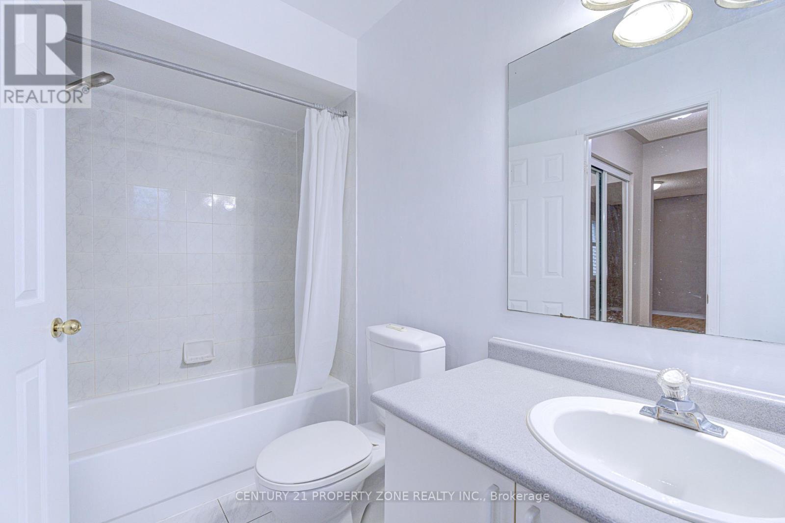 4 Compton Court, Caledon, ON - Indoor Photo Showing Bathroom