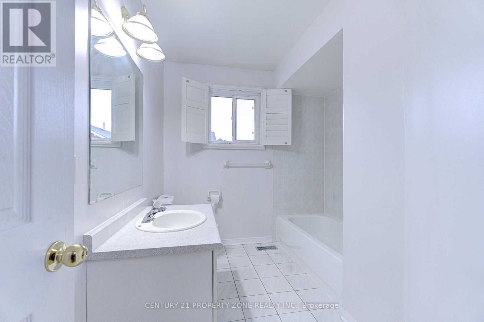 4 Compton Court, Caledon, ON - Indoor Photo Showing Bathroom