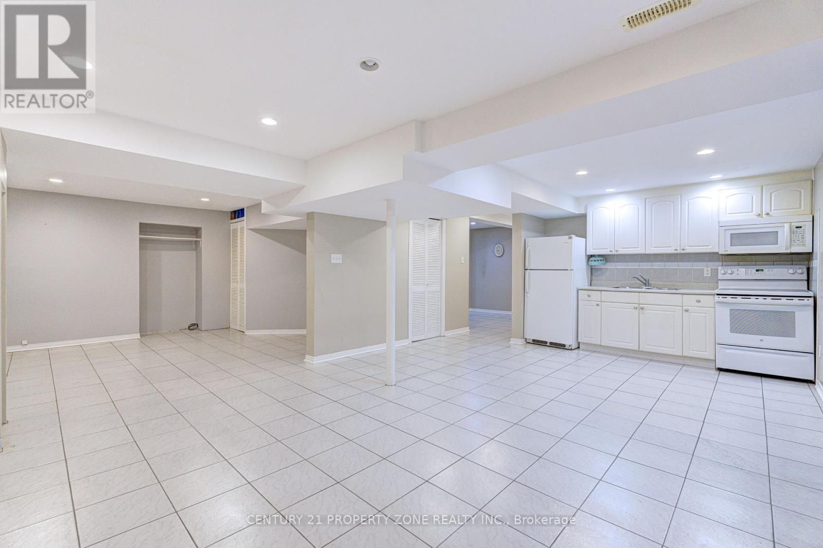 4 Compton Court, Caledon, ON - Indoor Photo Showing Other Room