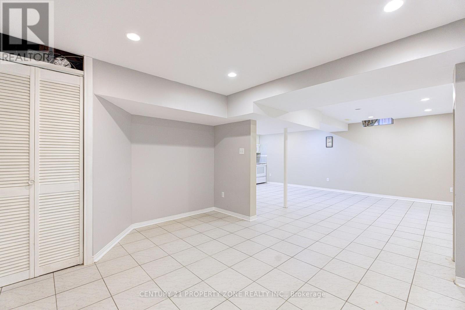 4 Compton Court, Caledon, ON - Indoor Photo Showing Other Room