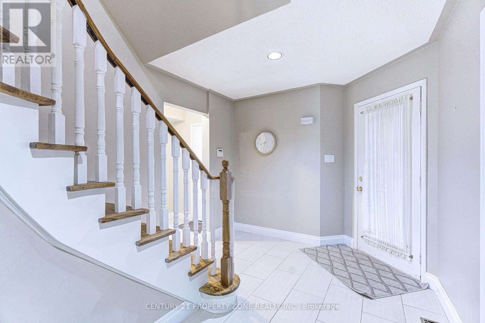 4 Compton Court, Caledon, ON - Indoor Photo Showing Other Room