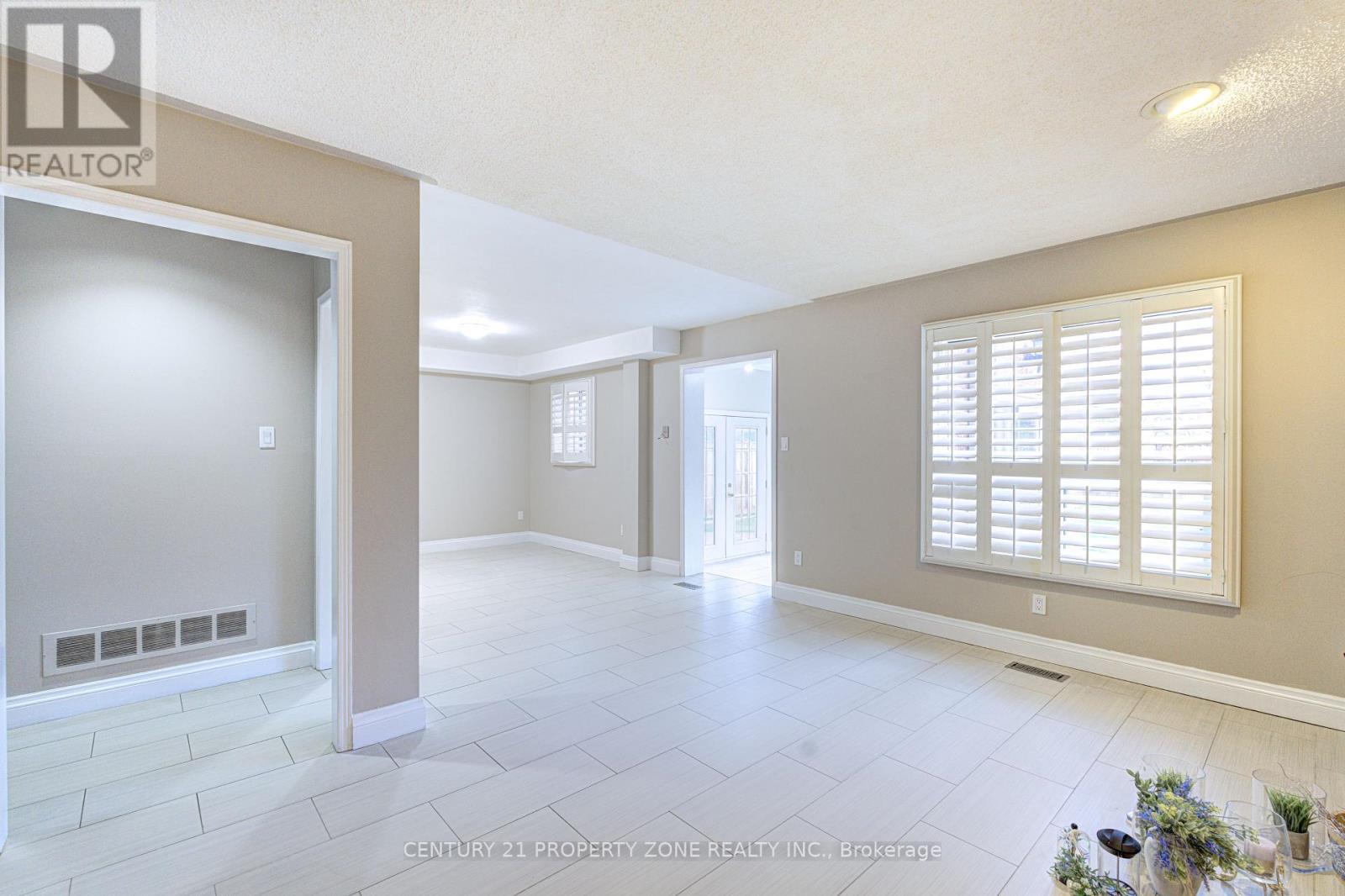 4 Compton Court, Caledon, ON - Indoor Photo Showing Other Room