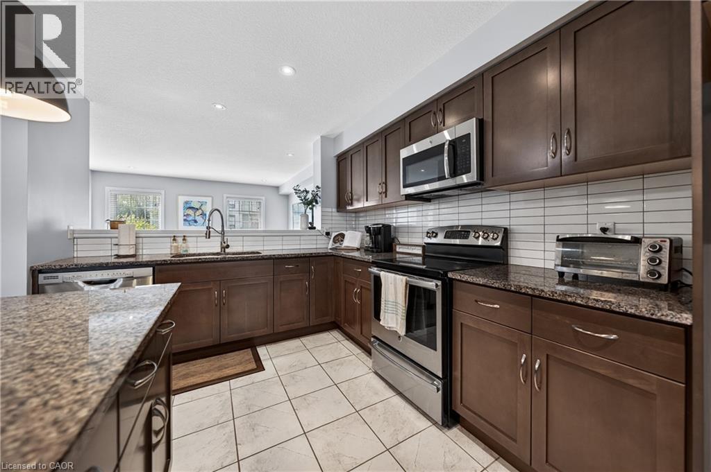 635 Saginaw Parkway Unit# 35, Cambridge, ON - Indoor Photo Showing Kitchen With Upgraded Kitchen
