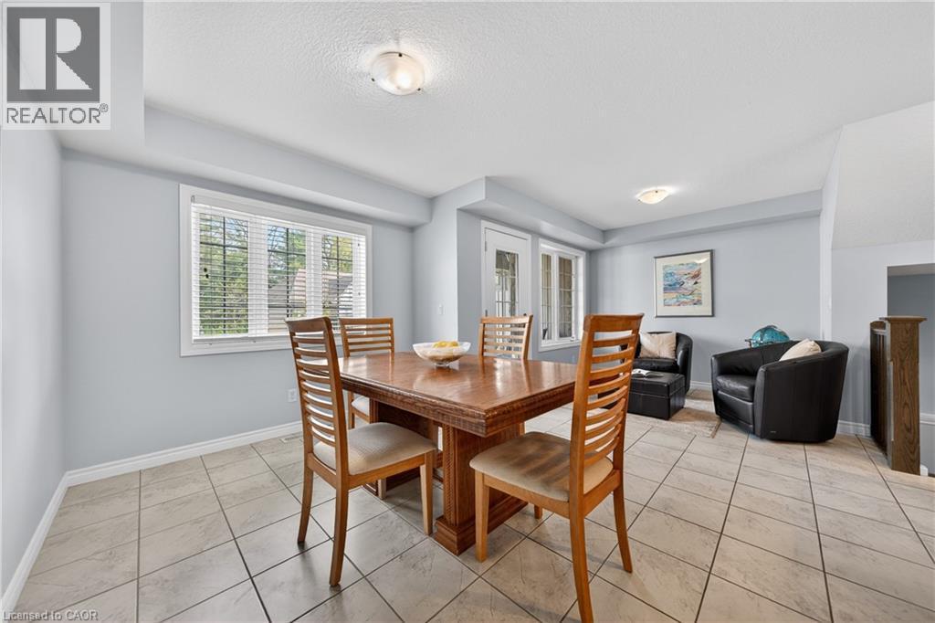 635 Saginaw Parkway Unit# 35, Cambridge, ON - Indoor Photo Showing Dining Room