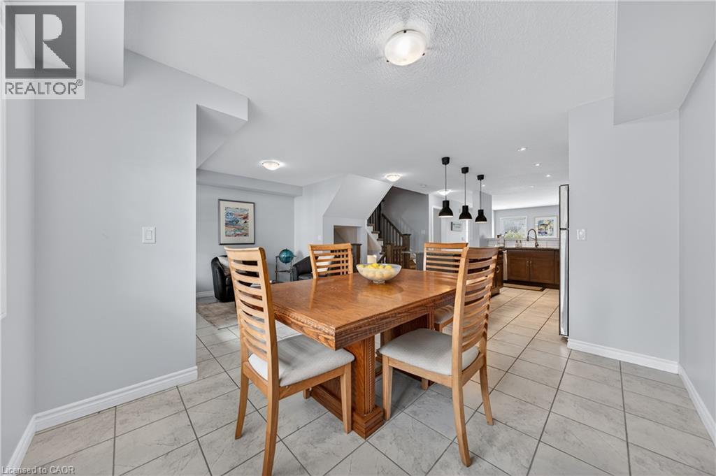 635 Saginaw Parkway Unit# 35, Cambridge, ON - Indoor Photo Showing Dining Room