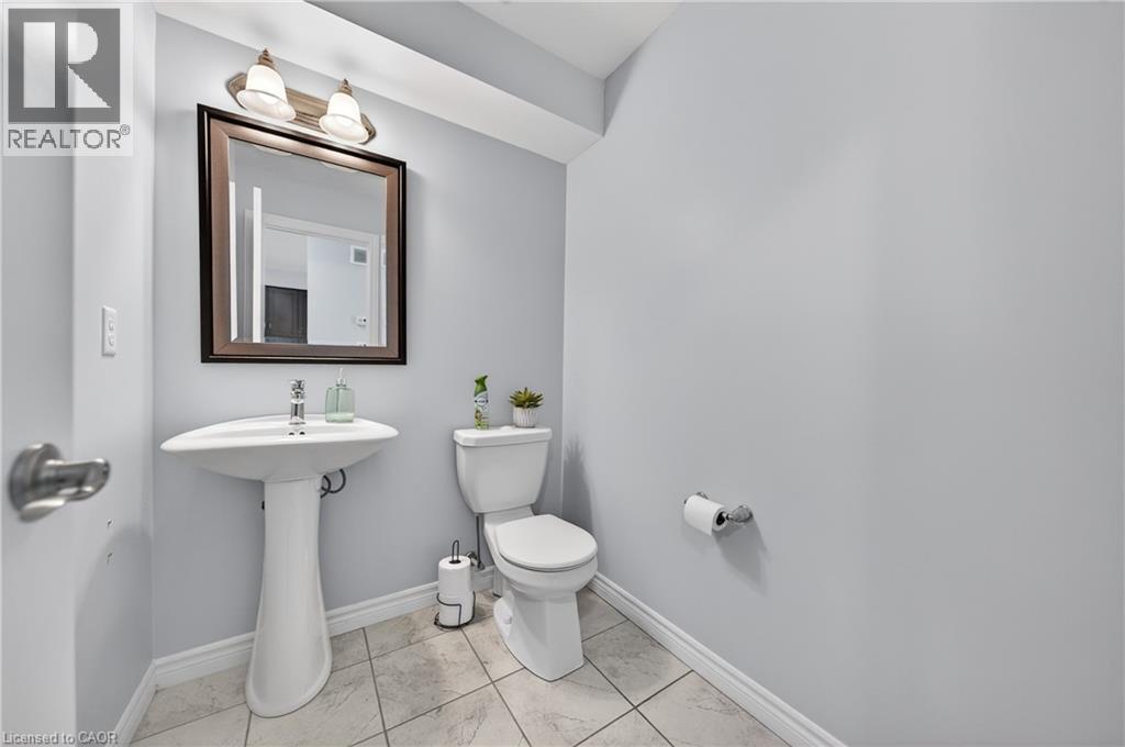 635 Saginaw Parkway Unit# 35, Cambridge, ON - Indoor Photo Showing Bathroom