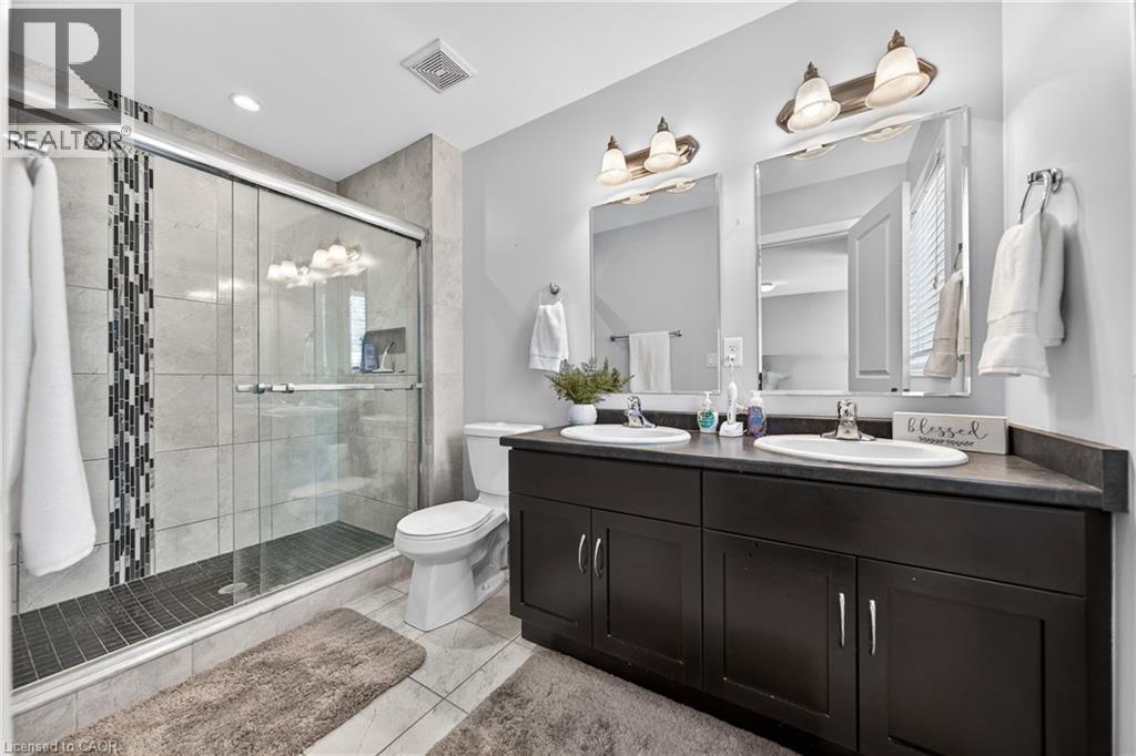 635 Saginaw Parkway Unit# 35, Cambridge, ON - Indoor Photo Showing Bathroom