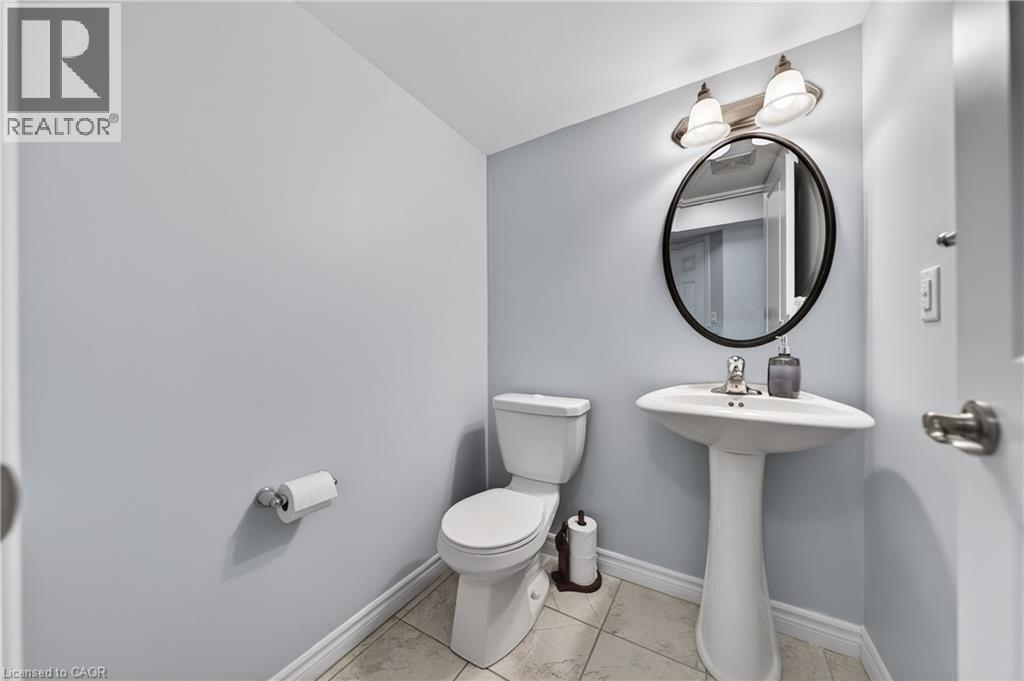 635 Saginaw Parkway Unit# 35, Cambridge, ON - Indoor Photo Showing Bathroom