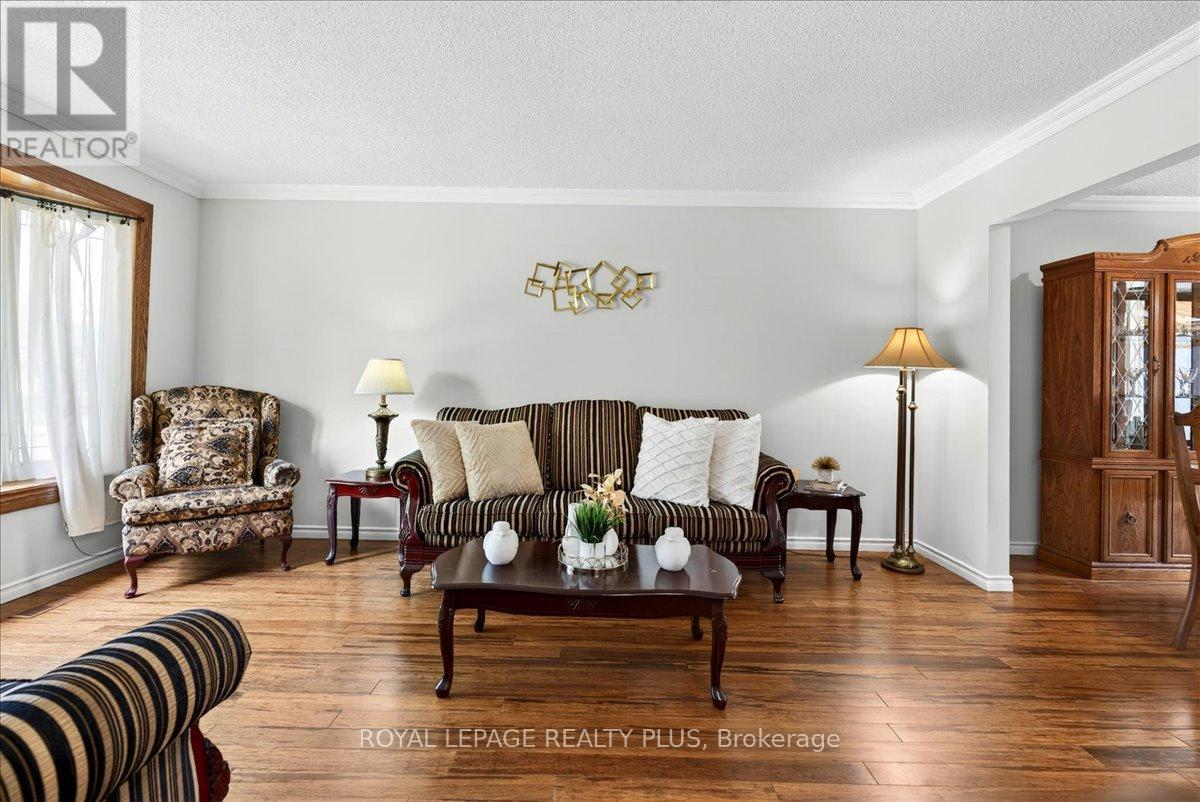 4452 Delaney Drive, Burlington, ON - Indoor Photo Showing Living Room