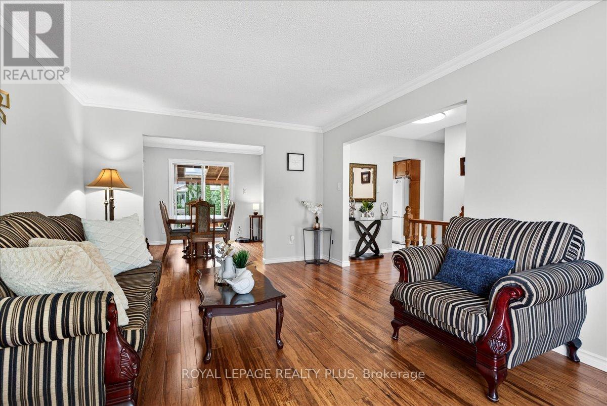 4452 Delaney Drive, Burlington, ON - Indoor Photo Showing Living Room
