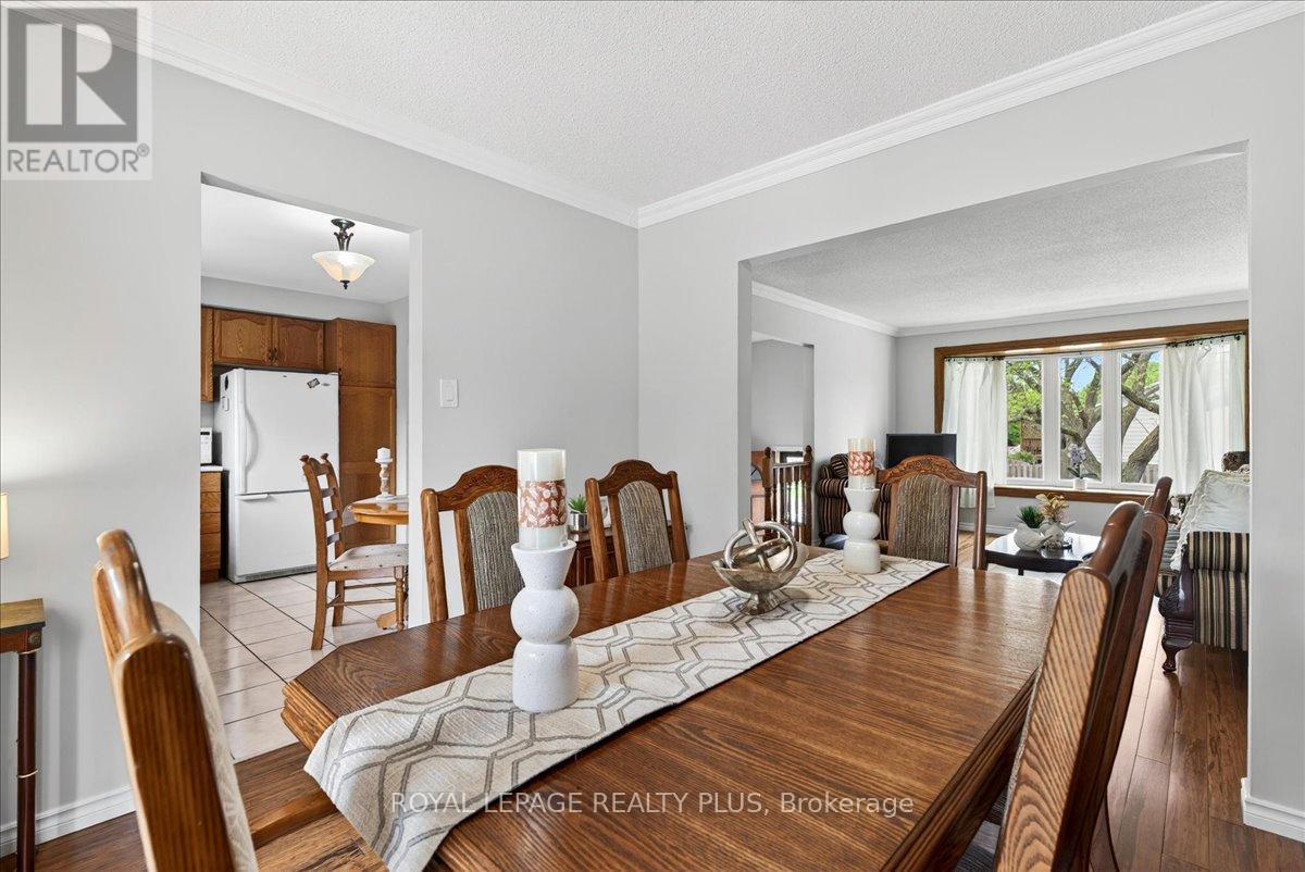 4452 Delaney Drive, Burlington, ON - Indoor Photo Showing Dining Room