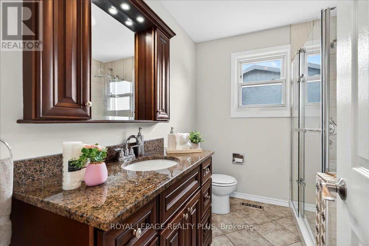 4452 Delaney Drive, Burlington, ON - Indoor Photo Showing Bathroom