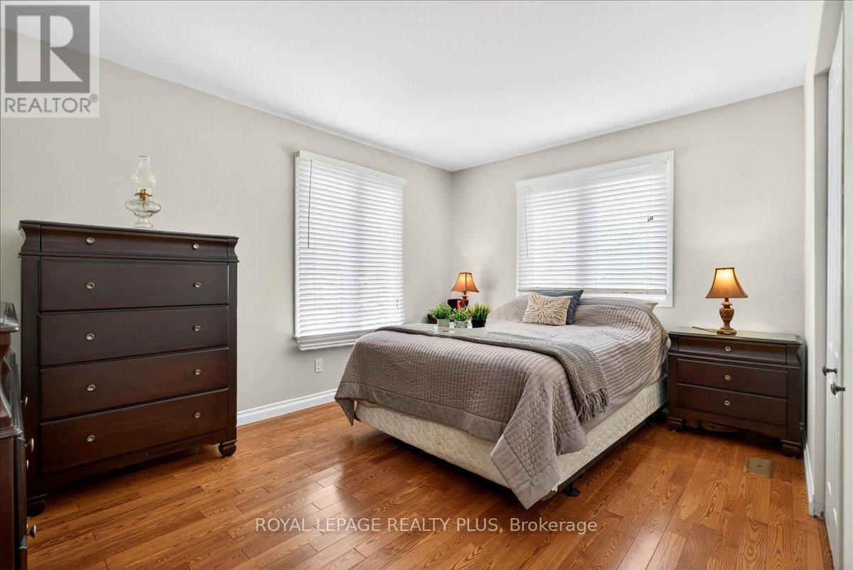 4452 Delaney Drive, Burlington, ON - Indoor Photo Showing Bedroom