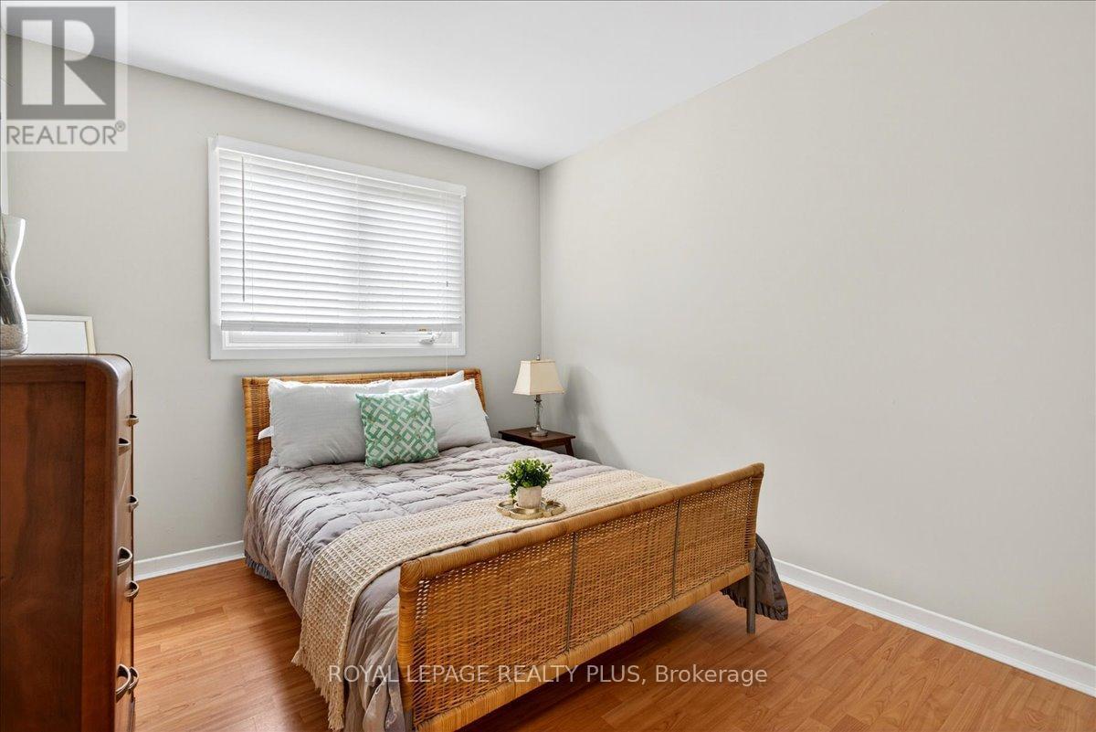 4452 Delaney Drive, Burlington, ON - Indoor Photo Showing Bedroom