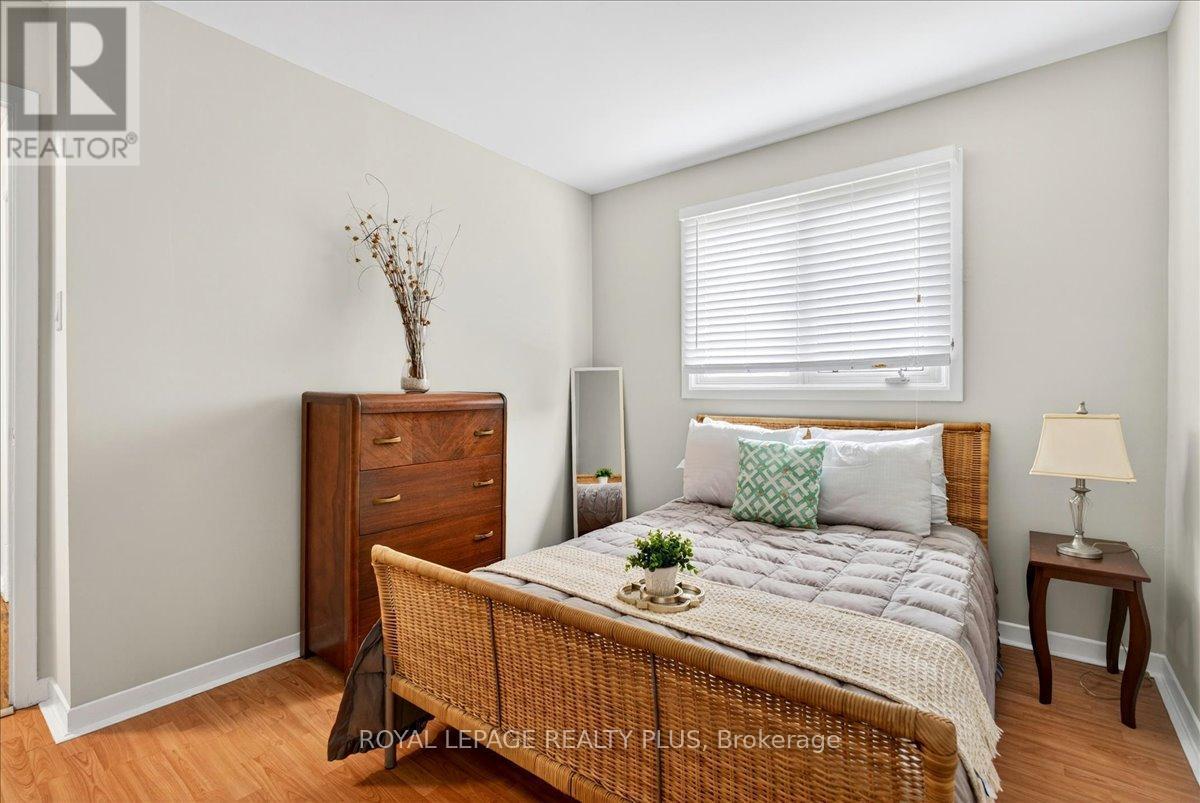 4452 Delaney Drive, Burlington, ON - Indoor Photo Showing Bedroom